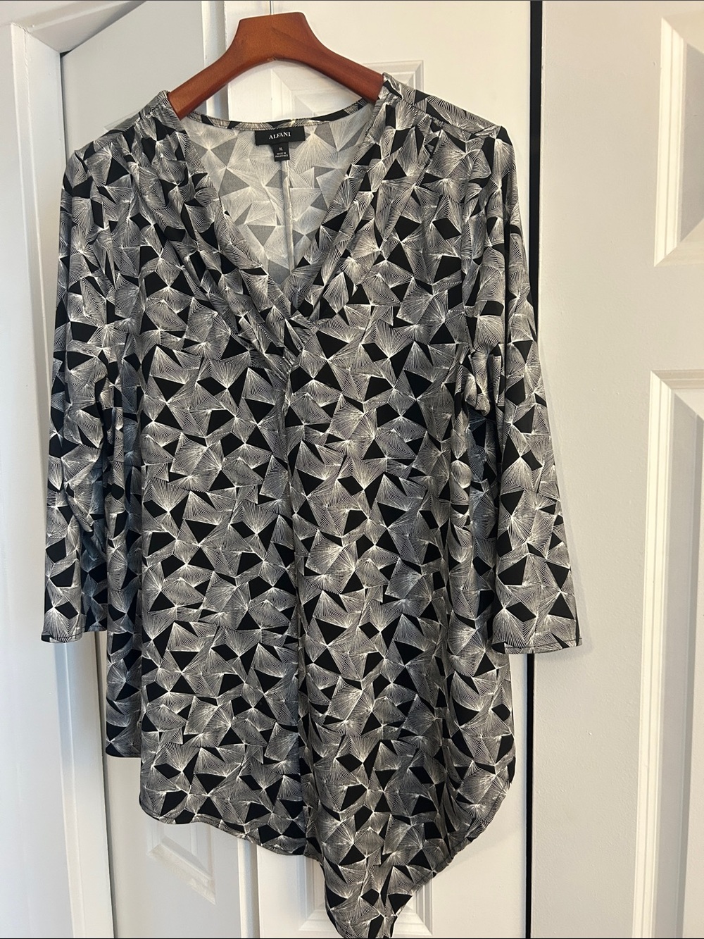Alfani Black & Gray Abstract Geometric V-Neck Tunic